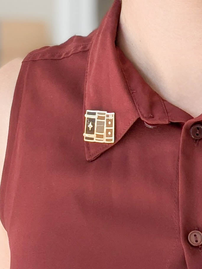 Collar Pin Set Academia Books Gold Brown without chain