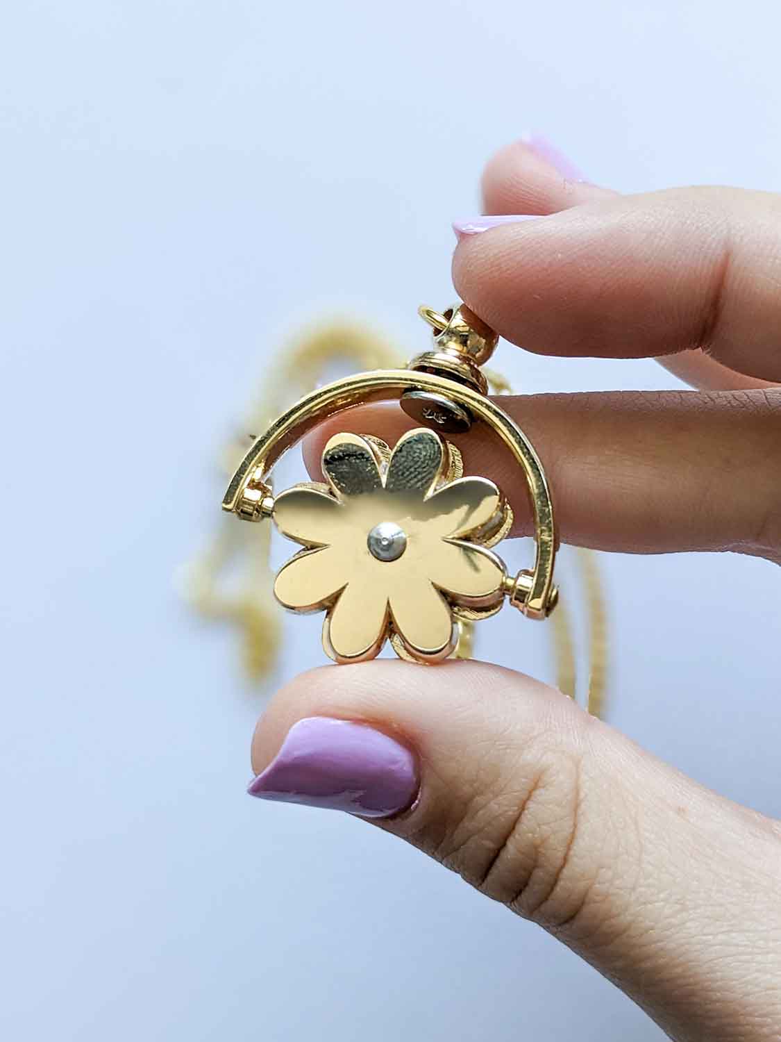 Daisy Fidget Spinner Necklace Back