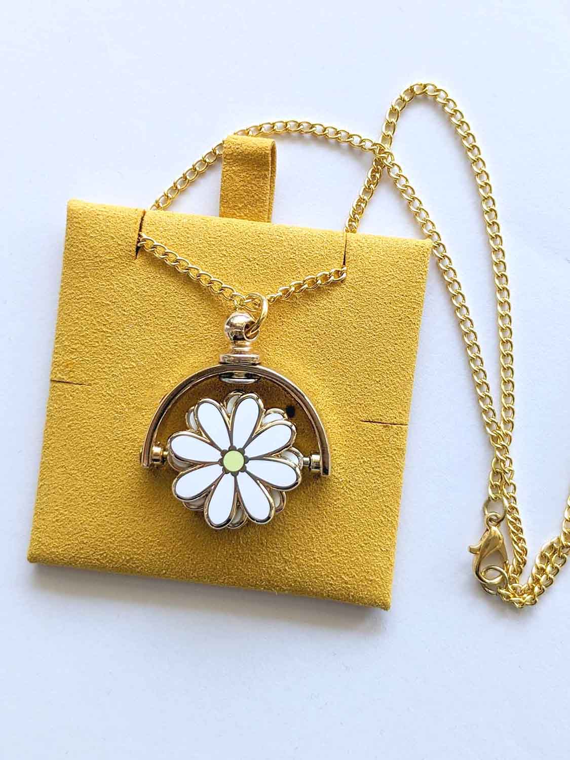 Jewelry Wholesale Simple Cute Little Daisy Pendant Necklace
